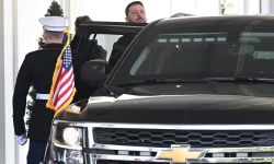 زيلينسكي يغادرُ البيت الأبيض بعد لقاء حاد مع ترامب دون أن يودّعه أي مسؤول أمريكي.